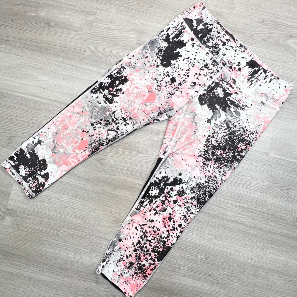 Fabletics Womens High Waisted Capri Leggings Med. Mesh Accents Pink Black White